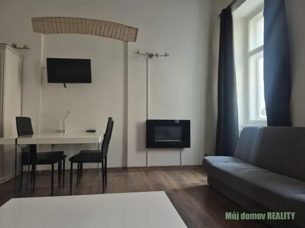 Pronájem bytu 1+kk, Praha - Karlín, Křižíkova, 44 m2