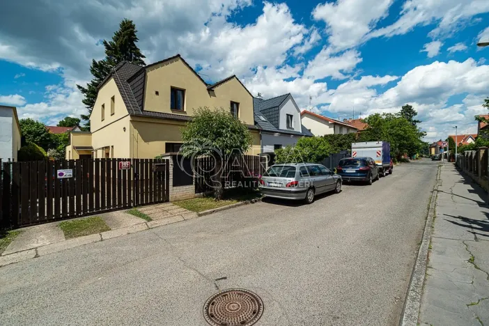 Pronájem bytu 1+kk, Praha - Stodůlky, Živcových, 28 m2
