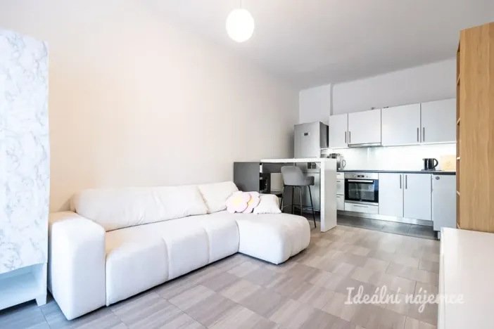 Pronájem bytu 2+kk, Praha - Vršovice, Oblouková, 40 m2