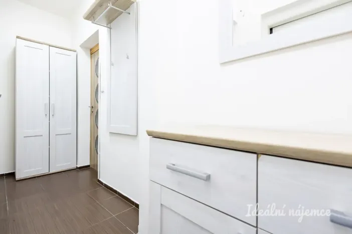 Pronájem bytu 2+kk, Praha - Vršovice, Oblouková, 40 m2