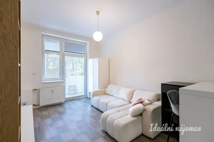 Pronájem bytu 2+kk, Praha - Vršovice, Oblouková, 40 m2