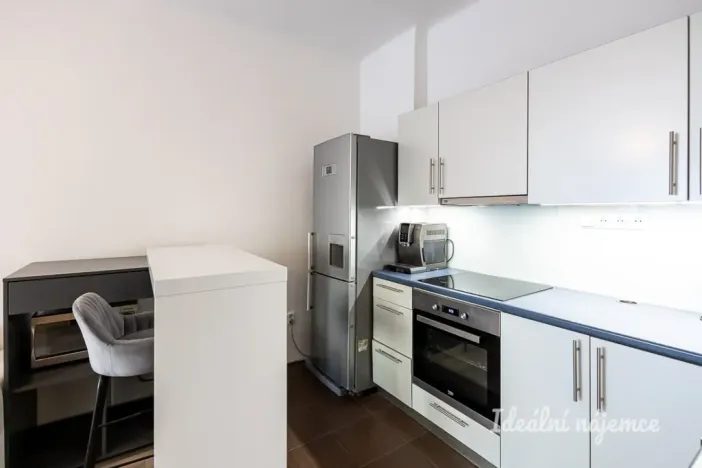 Pronájem bytu 2+kk, Praha - Vršovice, Oblouková, 40 m2