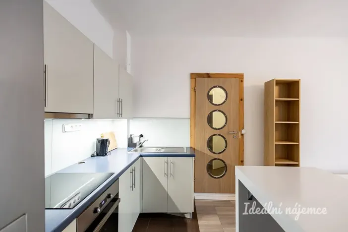 Pronájem bytu 2+kk, Praha - Vršovice, Oblouková, 40 m2