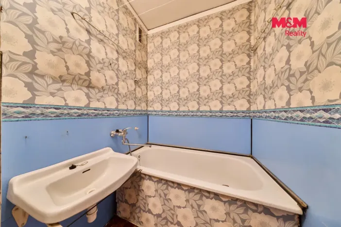 Prodej bytu 2+1, Úpice, Sládkova, 49 m2