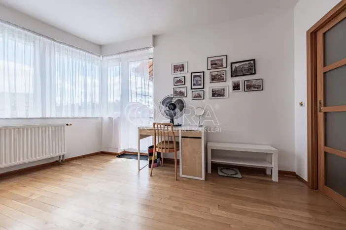 Pronájem bytu 4+1, Praha - Strašnice, Radošovická, 117 m2