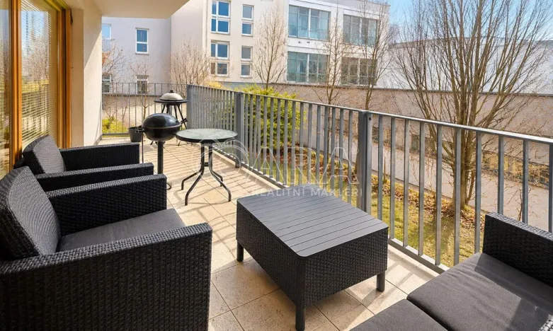Pronájem bytu 2+kk, Praha - Holešovice, Komunardů, 57 m2