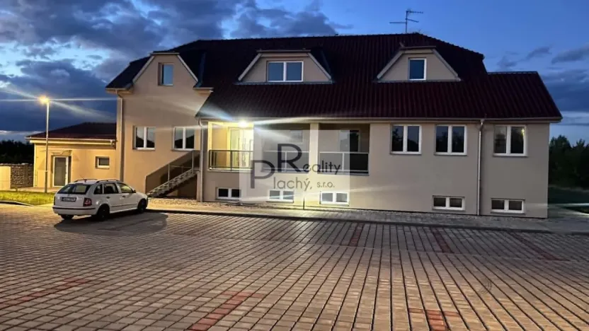 Prodej bytu 2+kk, Hevlín, 338 m2