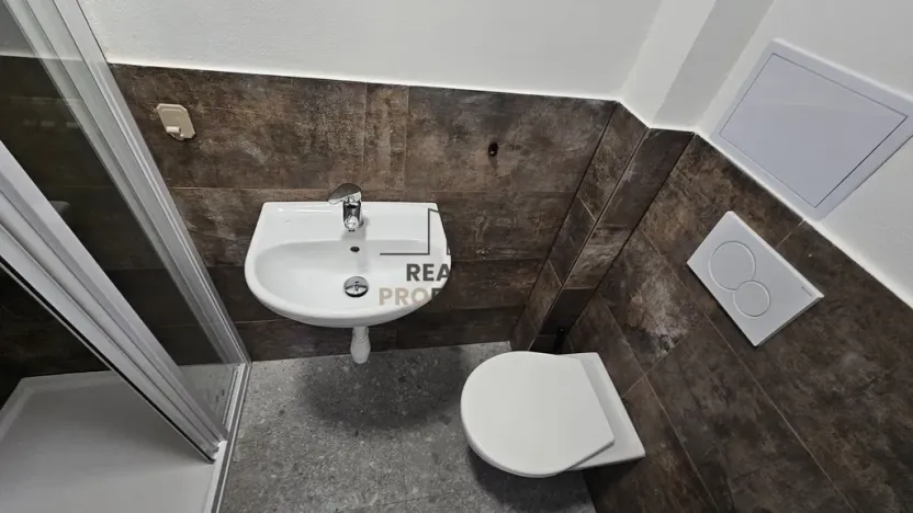 Pronájem komerční nemovitosti, Hodonín, Kolískova, 33 m2
