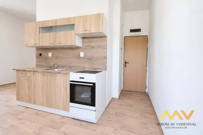 Pronájem bytu 1+kk, Hradec Králové - Nový Hradec Králové, Hlavní, 21 m2