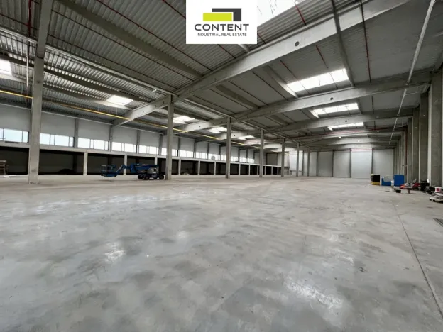 Pronájem výrobních prostor, Starovice, 2800 m2