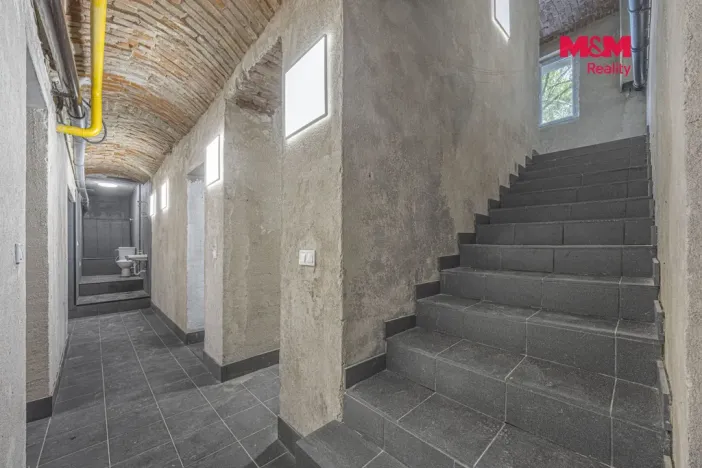 Prodej obchodního prostoru, Praha, Seifertova, 110 m2