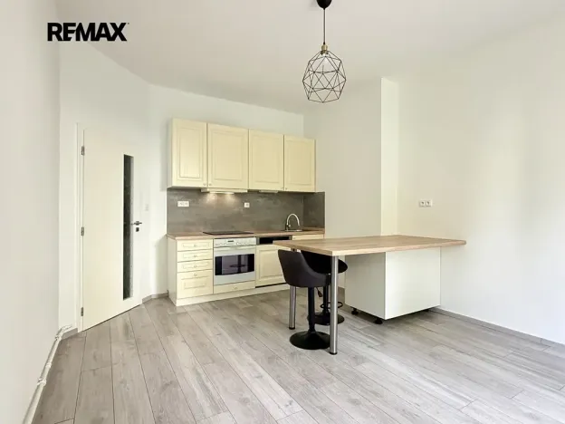 Pronájem bytu 2+kk, Praha - Nusle, Kloboučnická, 45 m2