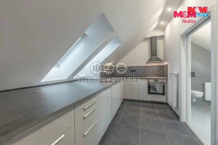 Pronájem atypického bytu, Frýdlant, ČSA, 90 m2