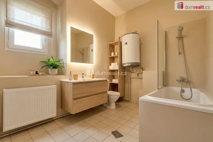 Prodej rodinného domu, Kravaře, náměstí, 200 m2