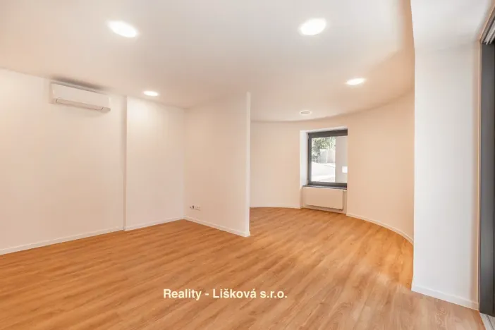 Pronájem atypického bytu, Ústí nad Labem, Bělehradská, 56 m2