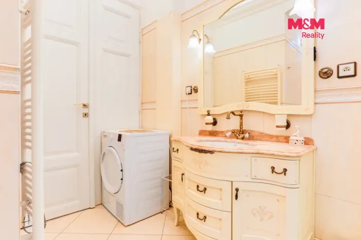 Prodej bytu 3+kk, Karlovy Vary, Zeyerova, 78 m2
