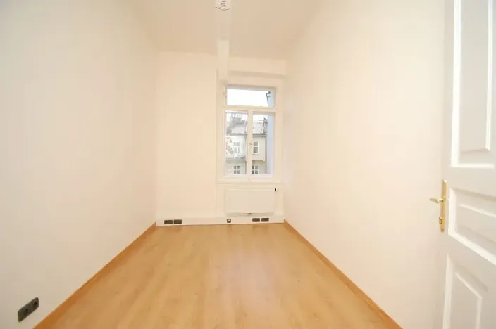 Pronájem kanceláře, Praha - Vinohrady, náměstí Míru, 92 m2