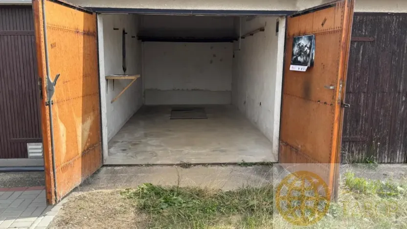Pronájem garáže, Sezimovo Ústí, 18 m2