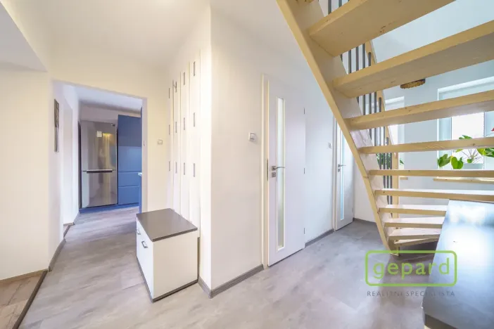 Prodej bytu 3+1, Karlovy Vary, Šumavská, 99 m2