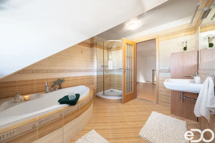 Prodej rodinného domu, Kosořice, 340 m2