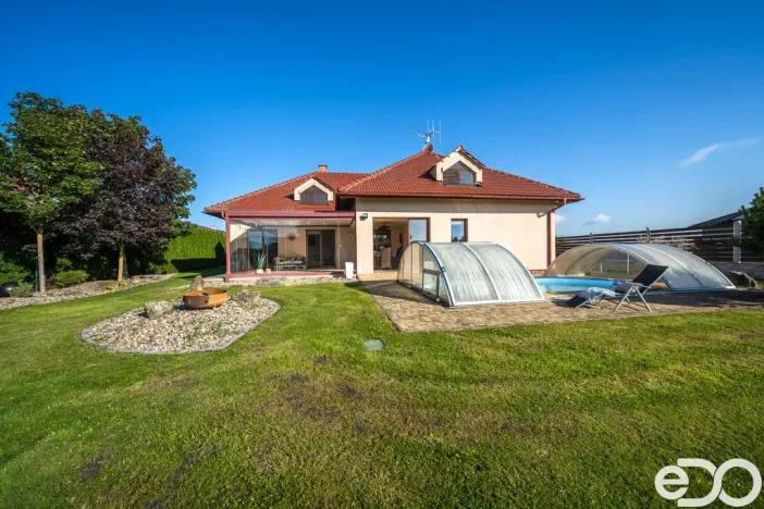 Prodej rodinného domu, Kosořice, 340 m2