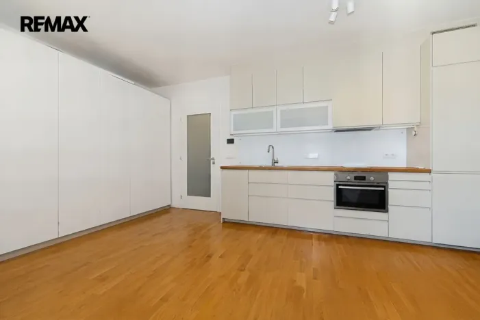 Pronájem bytu 1+kk, Praha - Libeň, Smrčkova, 32 m2