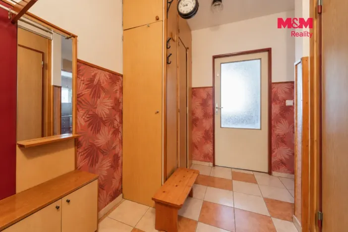 Prodej bytu 2+kk, Králův Dvůr, Nad Stadionem, 43 m2
