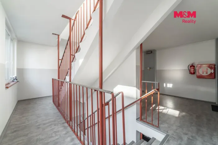 Prodej bytu 2+kk, Králův Dvůr, Nad Stadionem, 43 m2