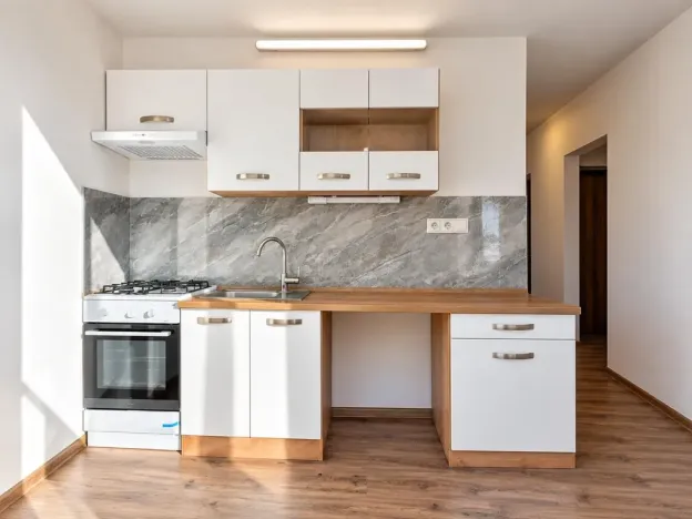 Pronájem bytu 2+1, 53 m², Jana Ámose Komenského, Miřetice u Klášterce nad Ohří