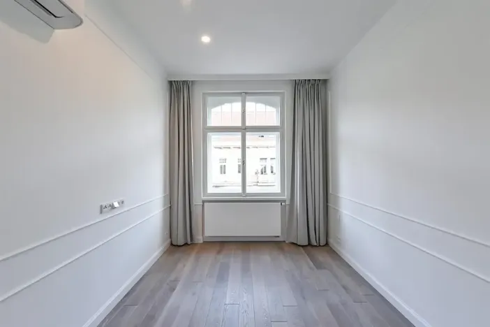 Pronájem bytu 2+kk, Praha - Vinohrady, náměstí Jiřího z Poděbrad, 56 m2