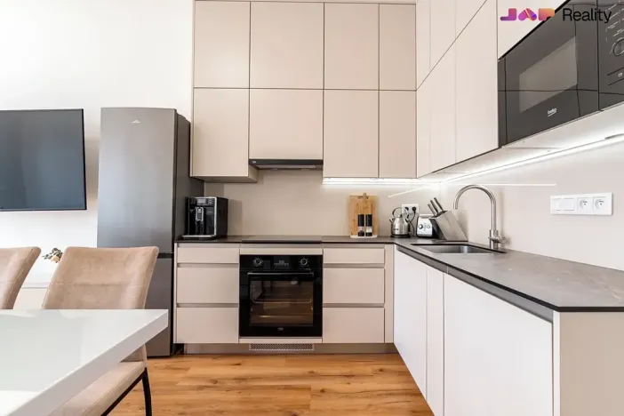 Pronájem bytu 2+kk, Brno, Komárovská, 54 m2