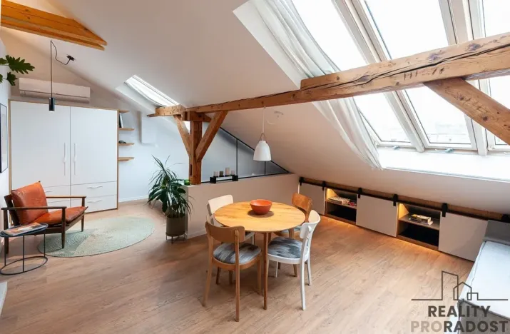 Pronájem bytu 1+kk, Praha - Bubeneč, Čs. armády, 52 m2