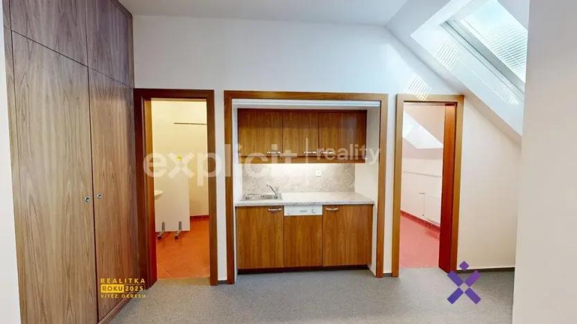 Pronájem kanceláře, Zlín, Vršava I, 460 m2