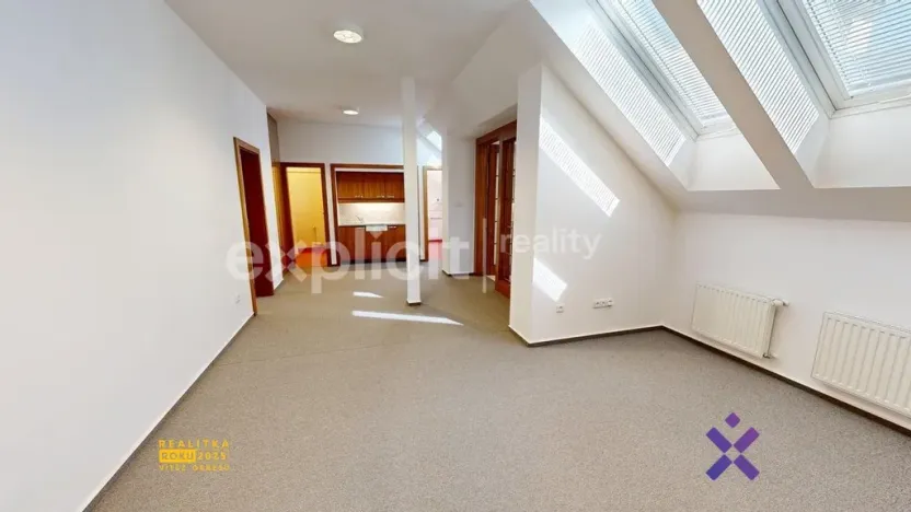 Pronájem kanceláře, Zlín, Vršava I, 460 m2