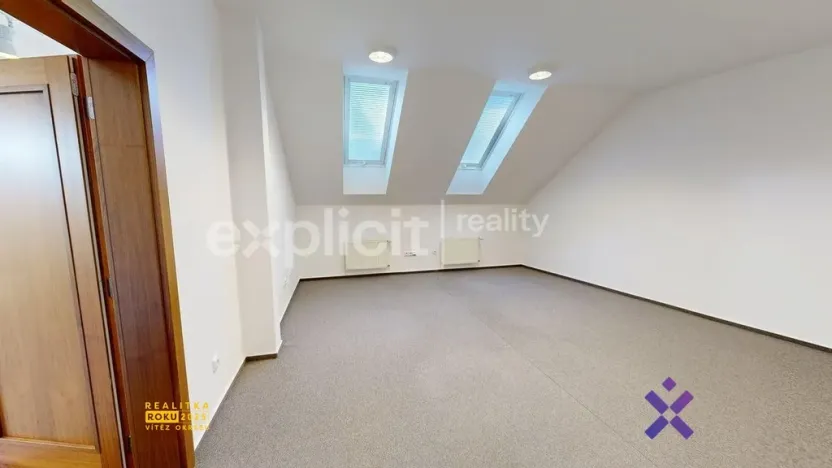 Pronájem kanceláře, Zlín, Vršava I, 460 m2