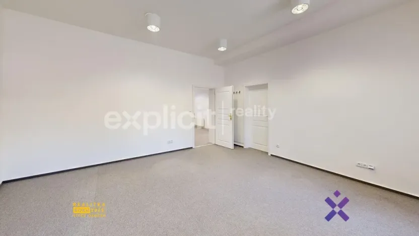 Pronájem kanceláře, Zlín, Vršava I, 460 m2