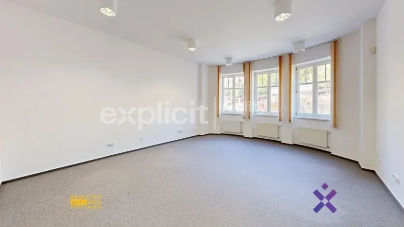 Pronájem kanceláře, Zlín, Vršava I, 460 m2
