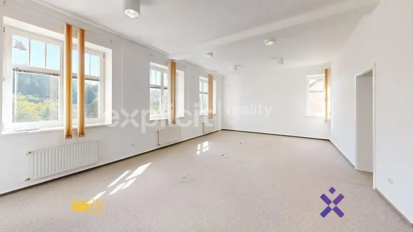 Pronájem kanceláře, Zlín, Vršava I, 460 m2