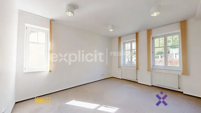 Pronájem kanceláře, Zlín, Vršava I, 460 m2