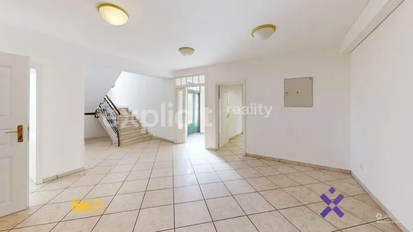 Pronájem kanceláře, Zlín, Vršava I, 460 m2
