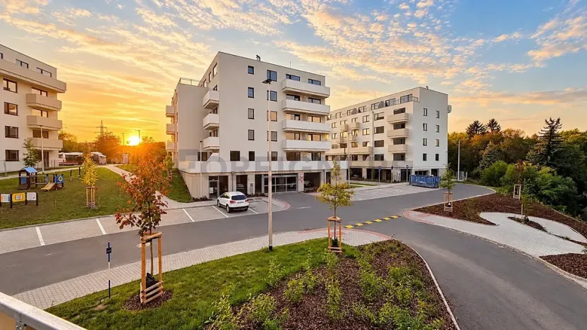 Pronájem bytu 2+kk, Kladno, Ostrovecká, 58 m2