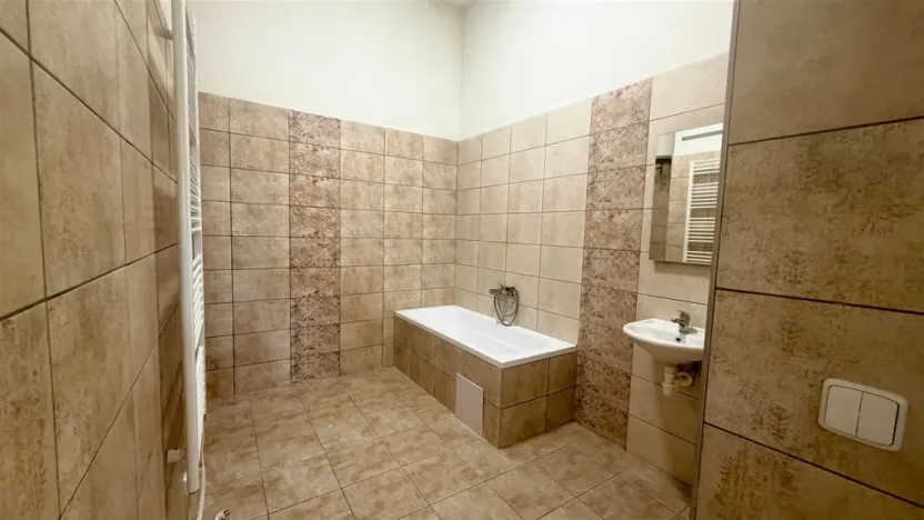 Pronájem bytu 3+kk, Cheb, náměstí Krále Jiřího z Poděbrad, 84 m2