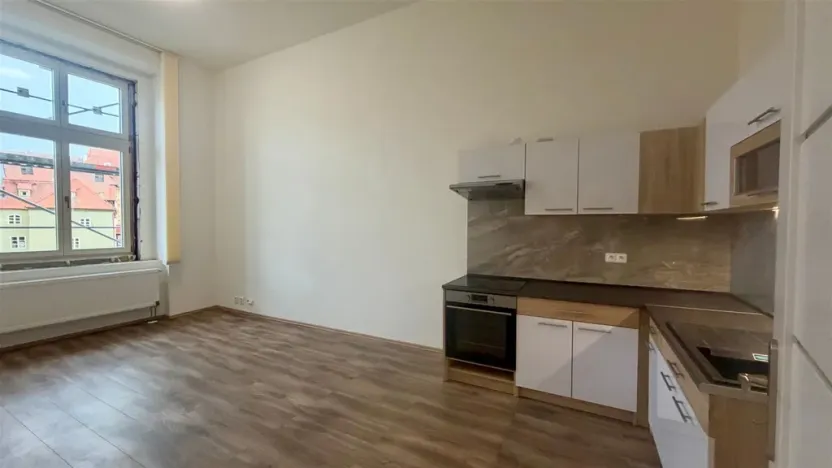 Pronájem bytu 3+kk, Cheb, náměstí Krále Jiřího z Poděbrad, 84 m2
