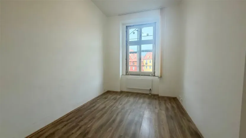 Pronájem bytu 3+kk, Cheb, náměstí Krále Jiřího z Poděbrad, 84 m2