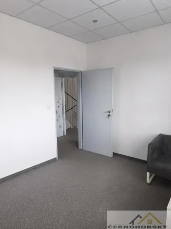 Pronájem kanceláře, Nové Strašecí, U Školy, 21 m2