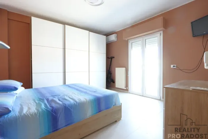 Prodej bytu 3+kk, Villa Rosa, Itálie, 92 m2