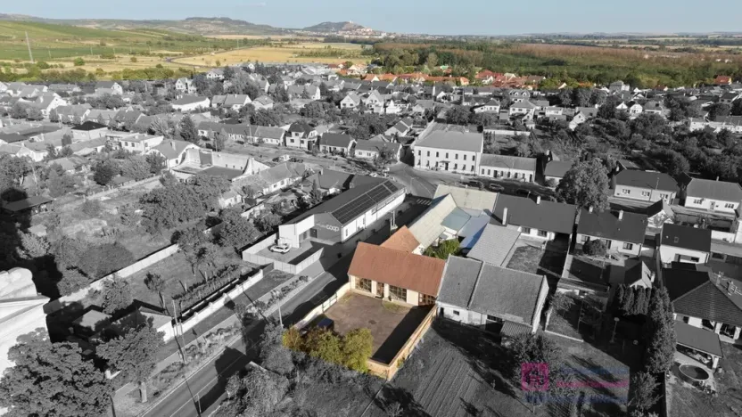 Prodej obchodního prostoru, Březí, Hlavní, 639 m2