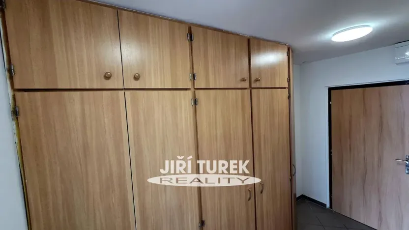 Pronájem bytu 2+kk, Králův Dvůr, Nad Stadionem, 47 m2