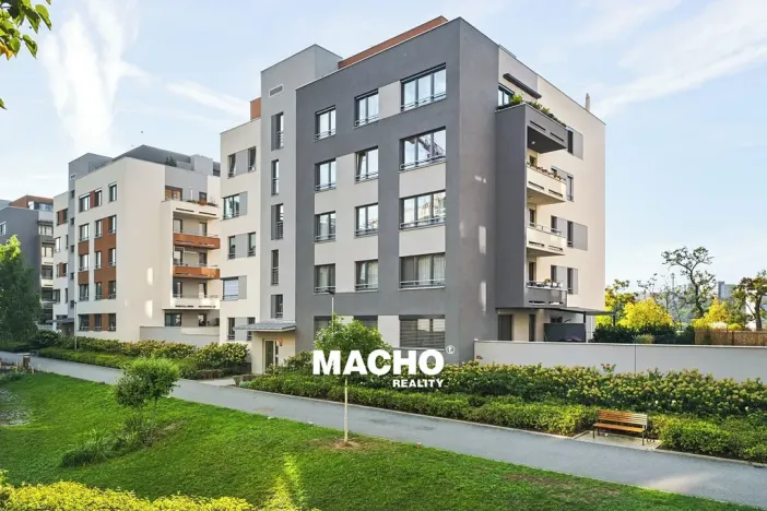 Pronájem bytu 1+kk, Praha - Michle, Krnkova, 33 m2