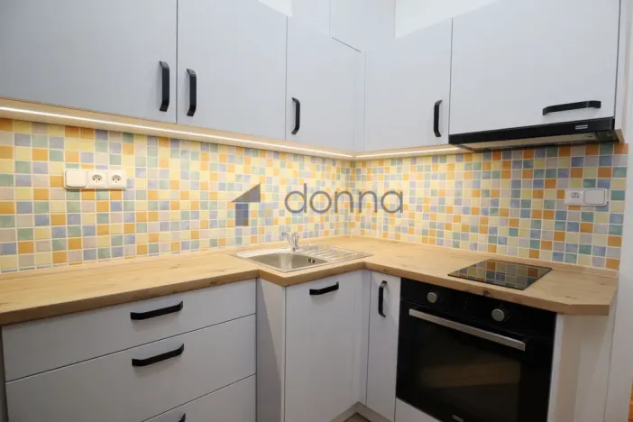 Pronájem bytu 1+kk, Praha, Jagellonská, 27 m2